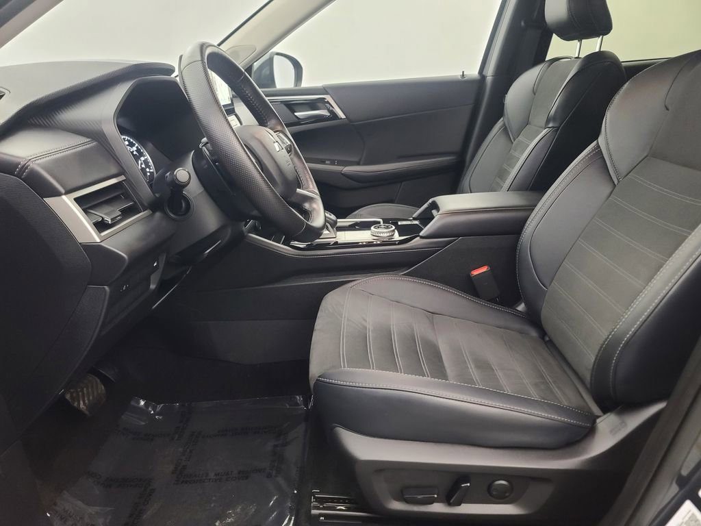 Used 2025 Mitsubishi Outlander SE AWD/4WD image 27