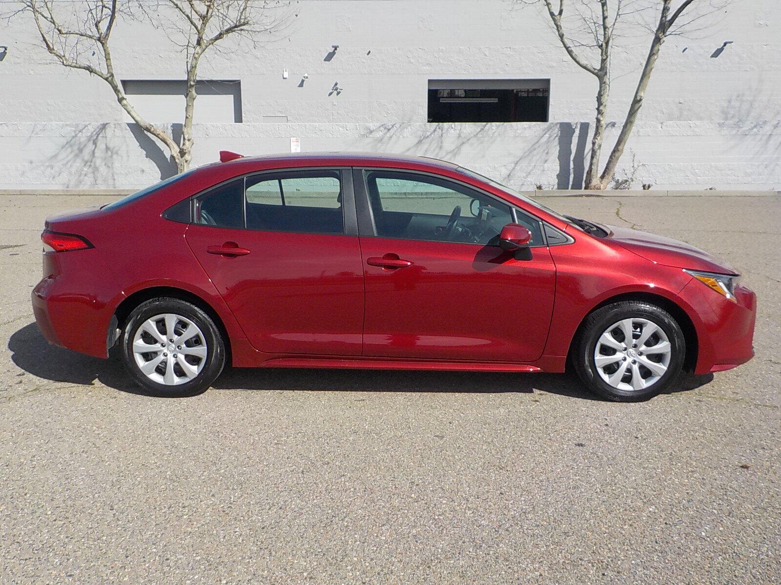 Used 2025 Toyota Corolla LE FWD image 4