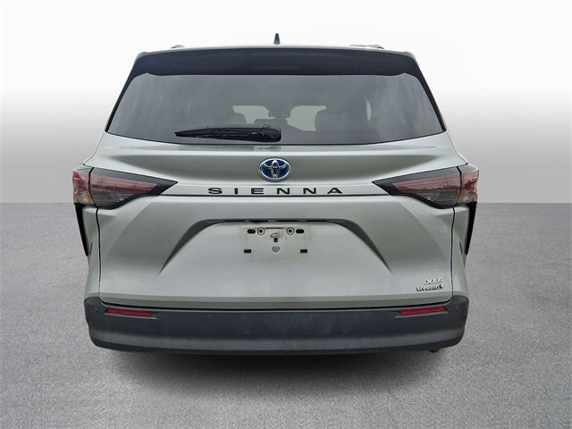 Used 2024 Toyota Sienna XLE image 5