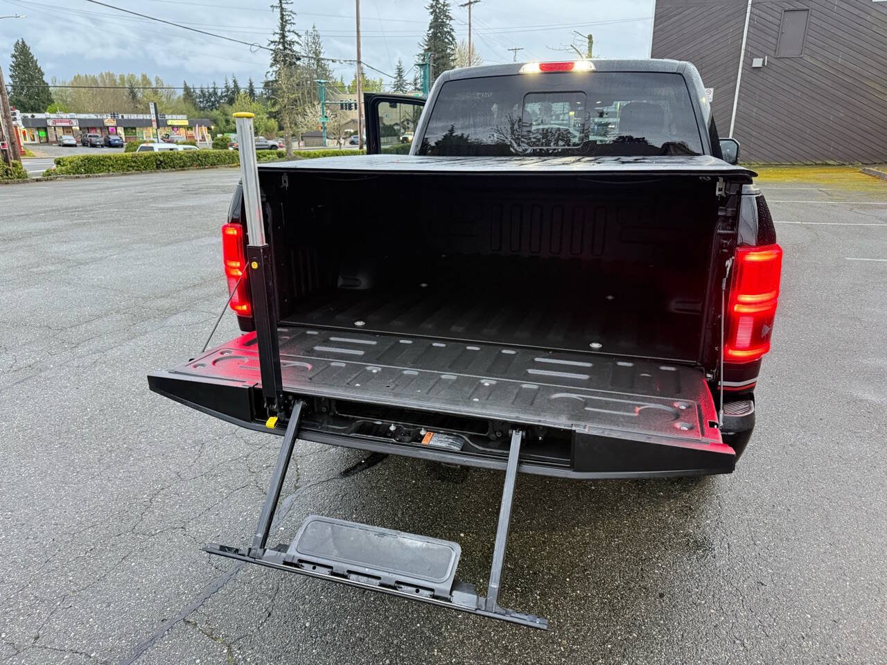 Used 2018 Ford F150 Lariat w/ Equipment Group 502A Luxury AWD/4WD image 7