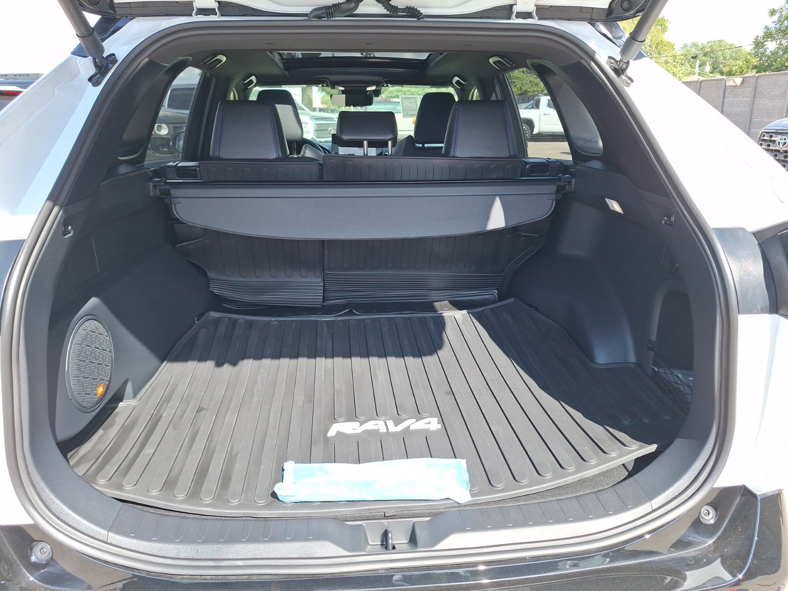 Used 2025 Toyota RAV4 XSE w/ Advanced Technology Package AWD/4WD image 38