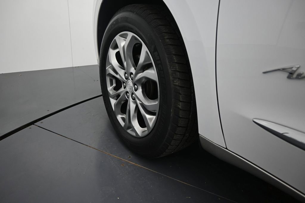 Used 2018 Buick Enclave Avenir FWD image 13