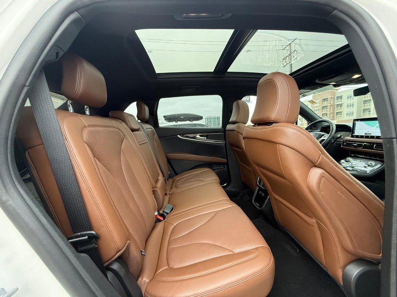 Used 2023 Lincoln Nautilus Reserve image 7