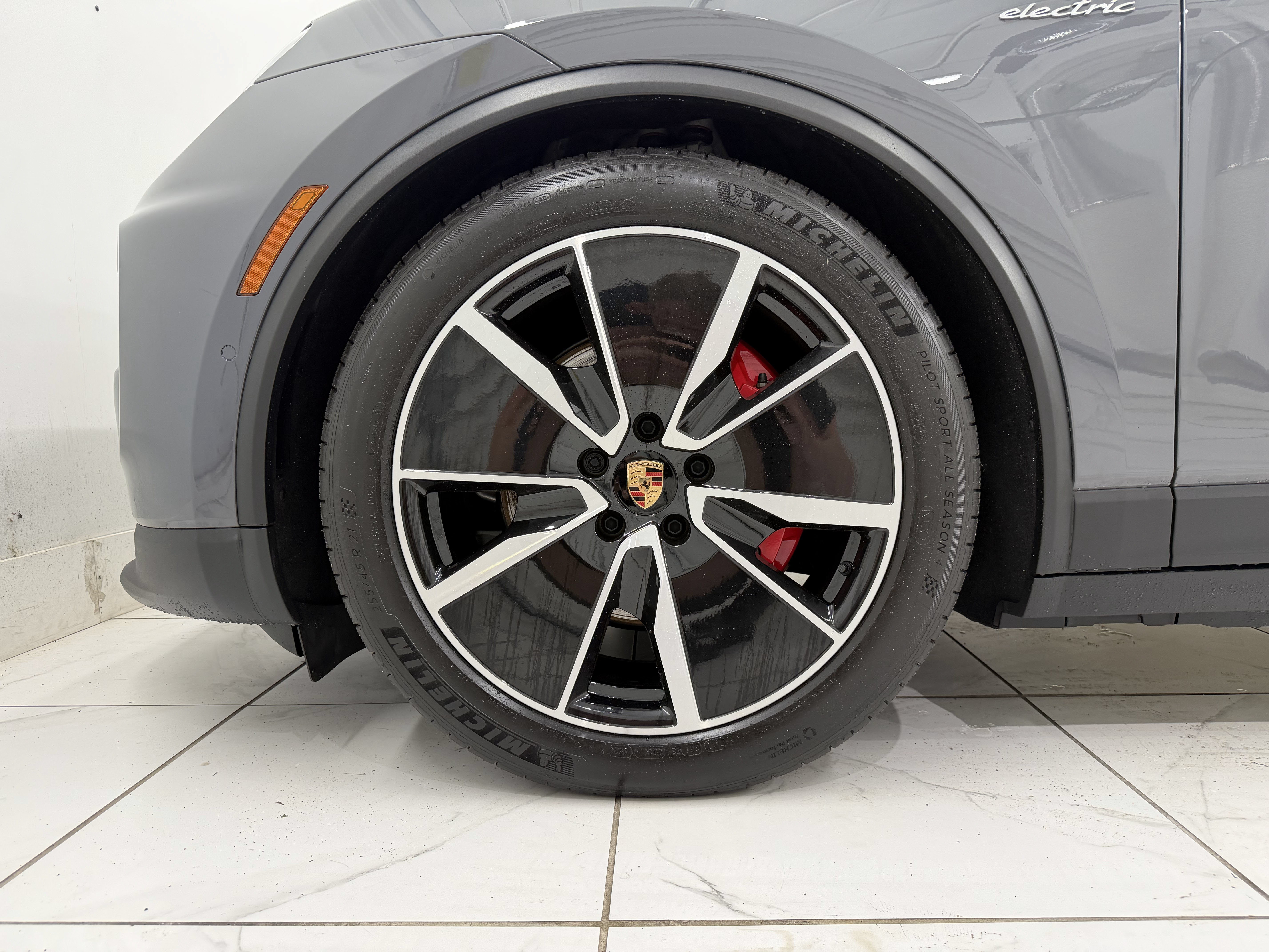 Used 2025 Porsche Macan 4S Electric AWD/4WD image 16