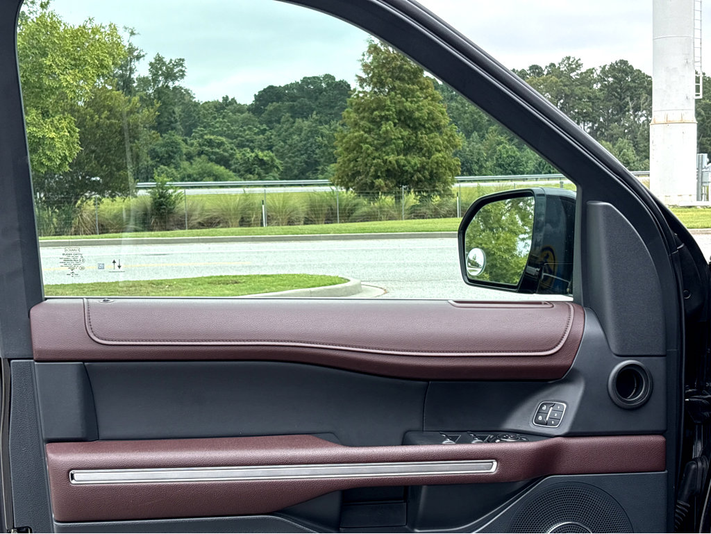 Used 2022 Ford Expedition Max Limited image 13