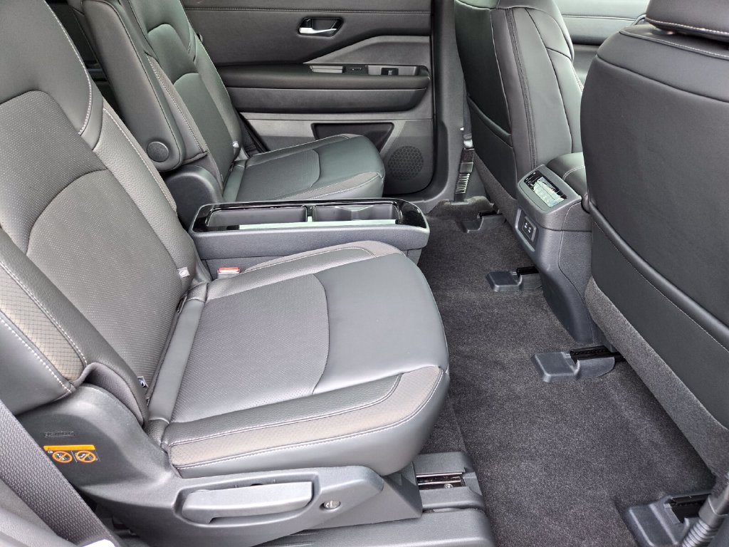 New 2026 Nissan Pathfinder SL w/ SL Premium Package FWD image 23