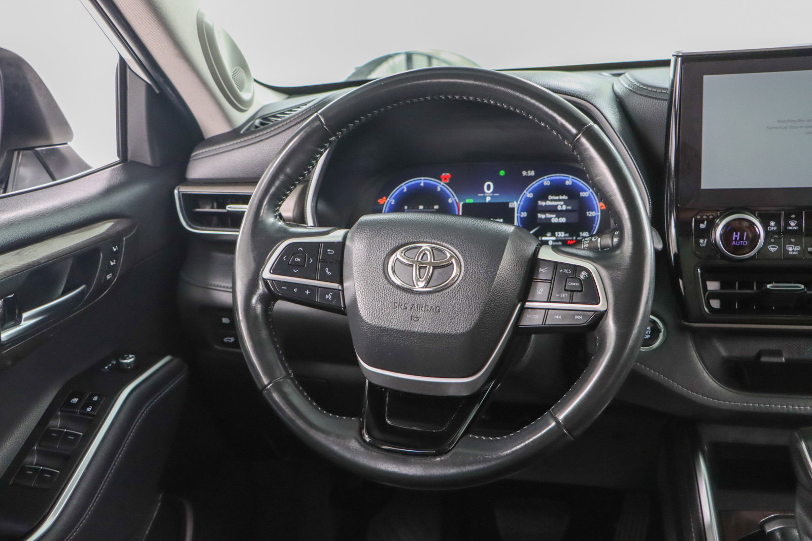 Used 2023 Toyota Highlander Limited image 12