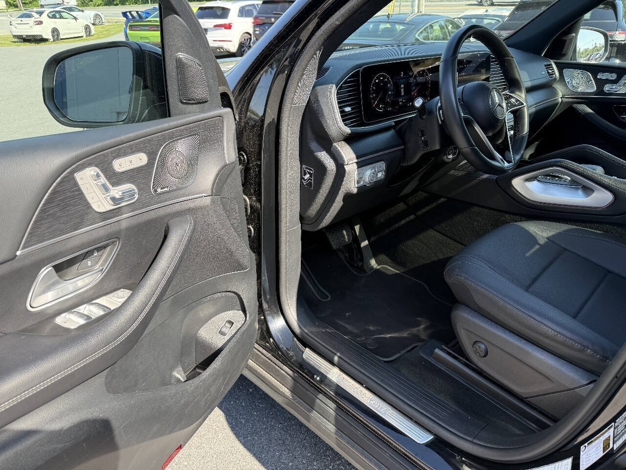 Used 2025 Mercedes-Benz GLS 450 4MATIC image 25