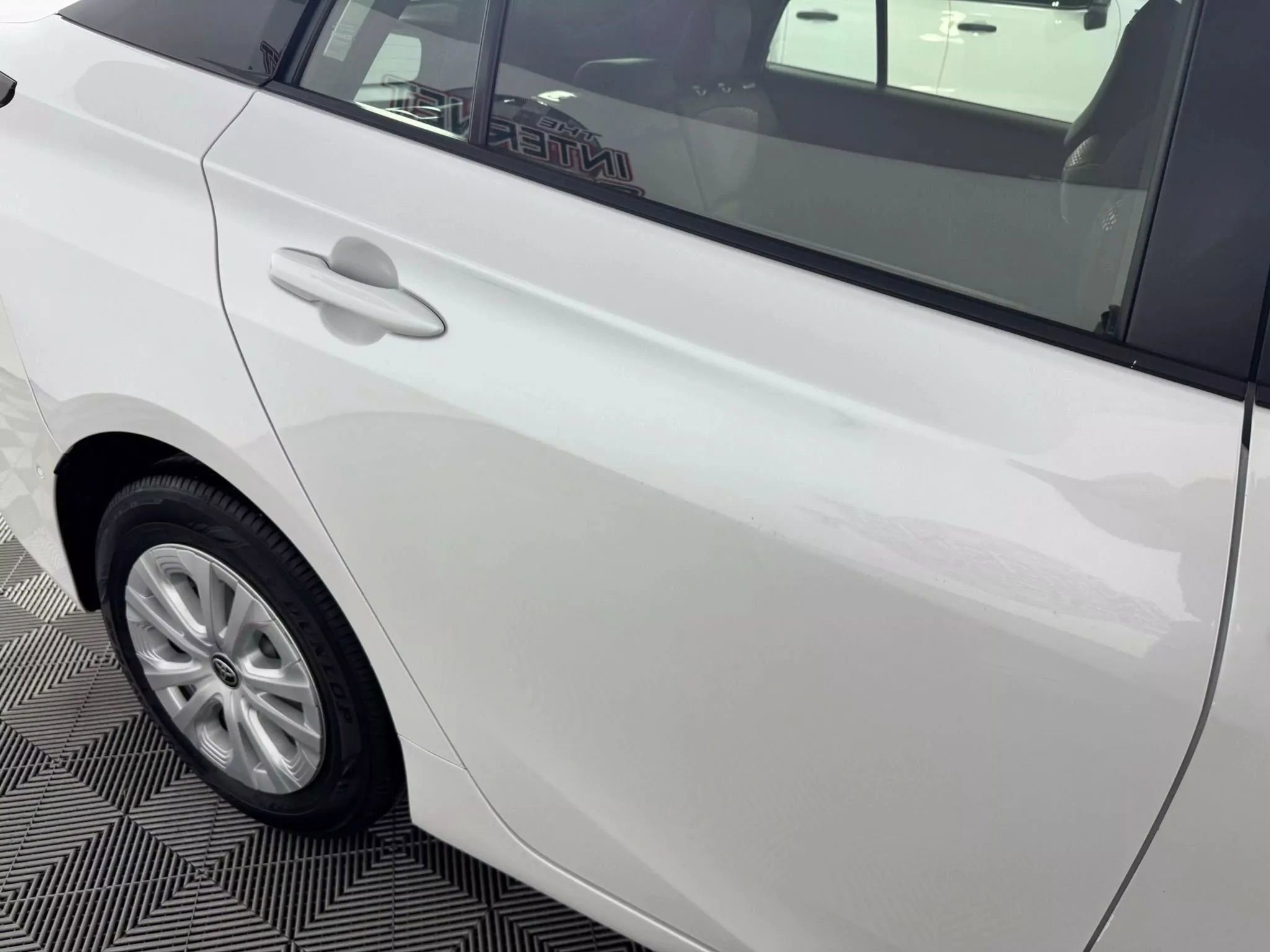 Used 2022 Toyota Prius LE FWD image 26