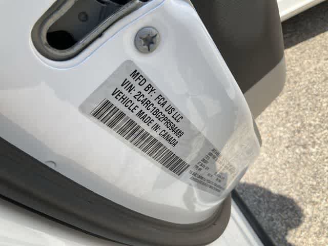 Used 2023 Chrysler Pacifica Touring-L FWD image 27
