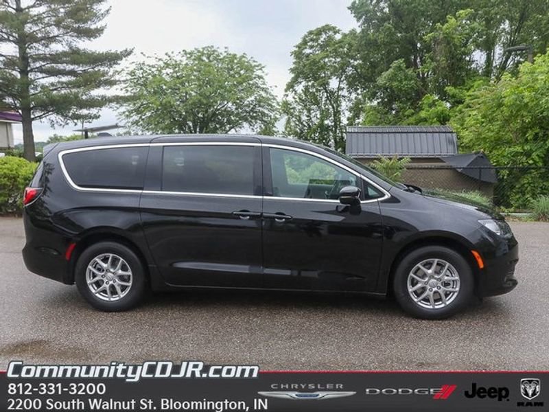 New 2025 Chrysler Voyager LX FWD image 6