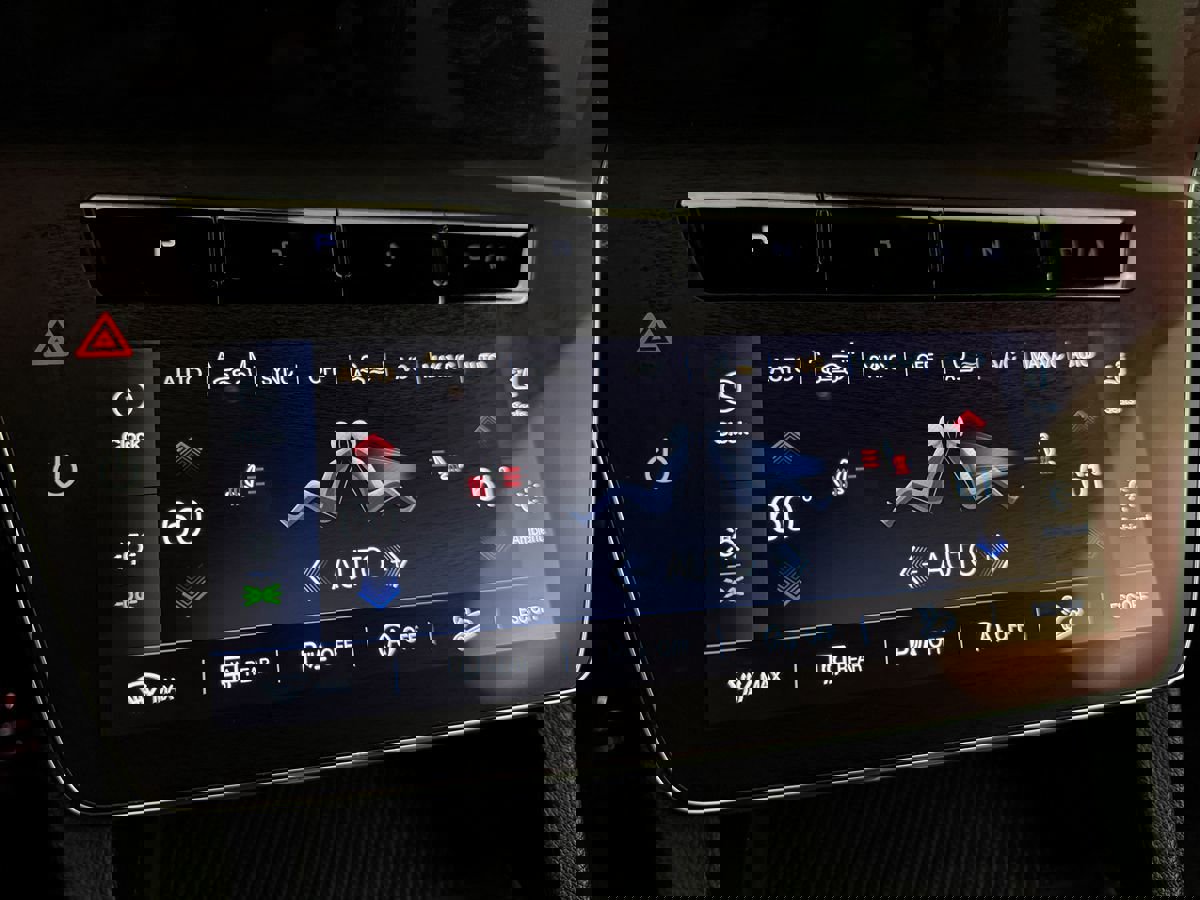 Used 2024 Maserati Grecale Modena image 32