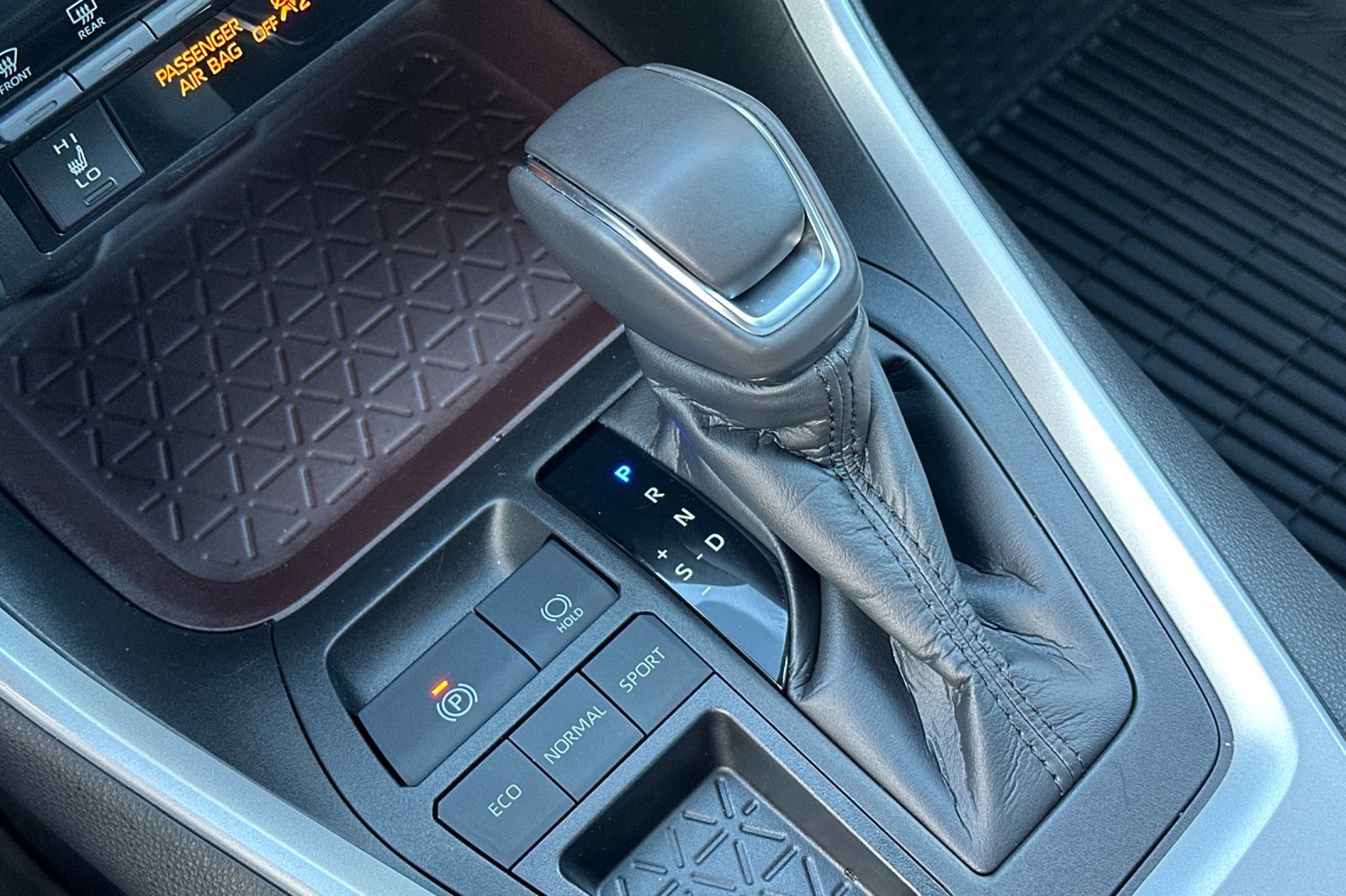 Used 2021 Toyota RAV4 Limited image 27