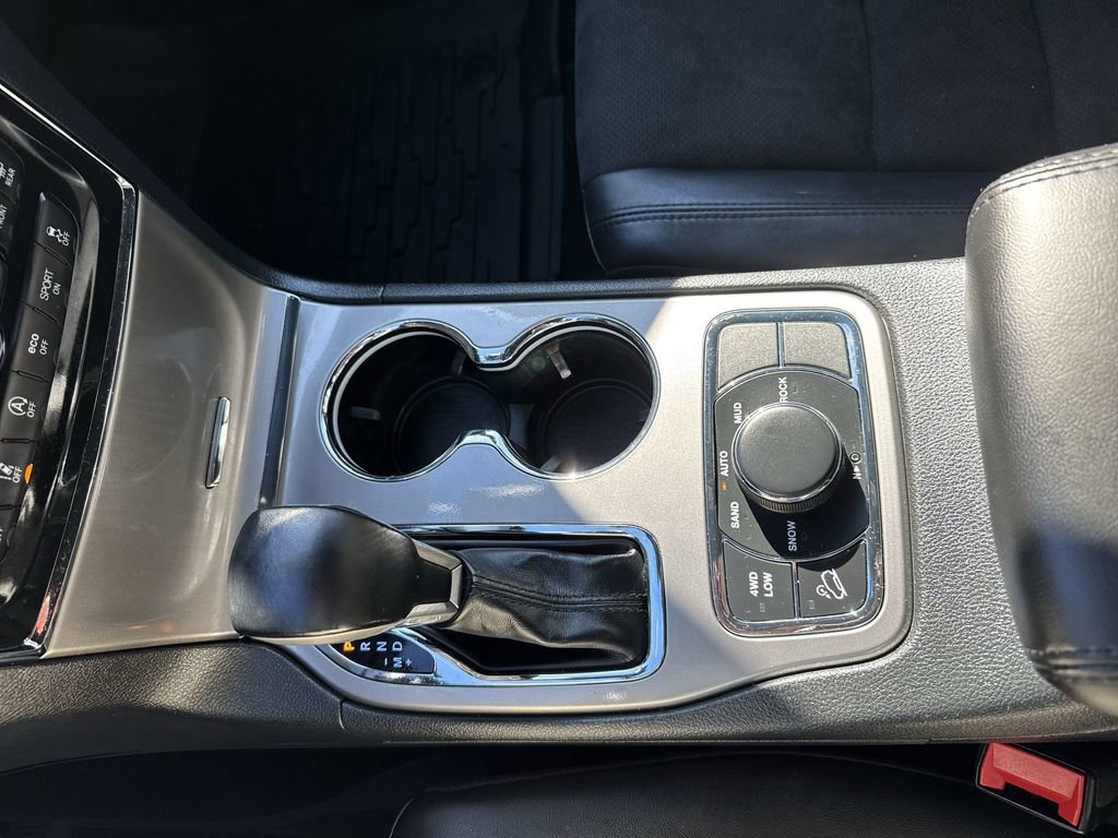 Used 2022 Jeep Grand Cherokee Laredo X image 20