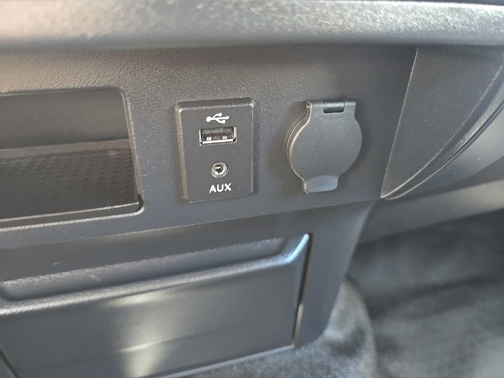 Used 2017 Nissan Titan S image 18