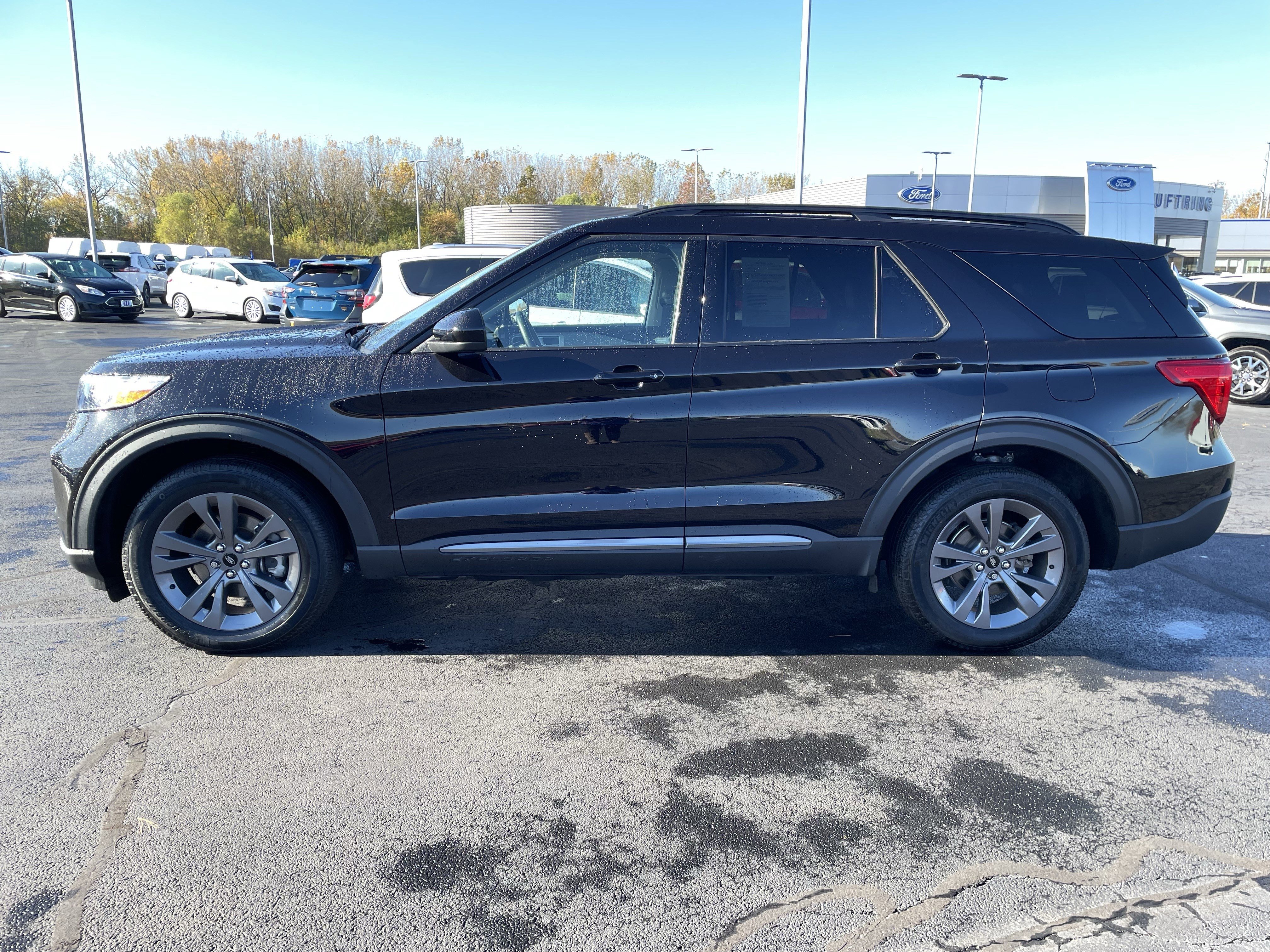 Used 2023 Ford Explorer XLT w/ Equipment Group 202A image 2