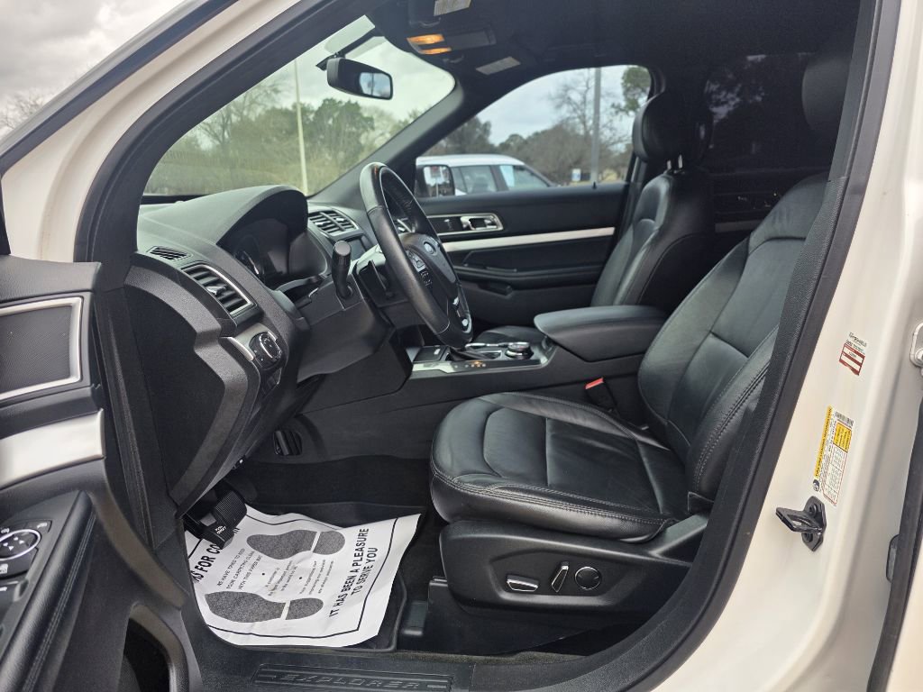 Used 2017 Ford Explorer XLT w/ Equipment Group 202A image 14