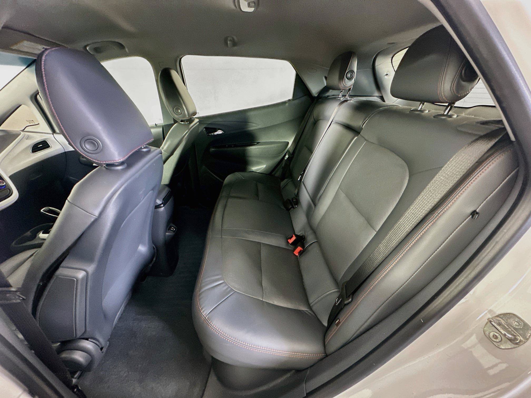 Used 2019 Chevrolet Bolt Premier w/ Infotainment Package FWD image 26