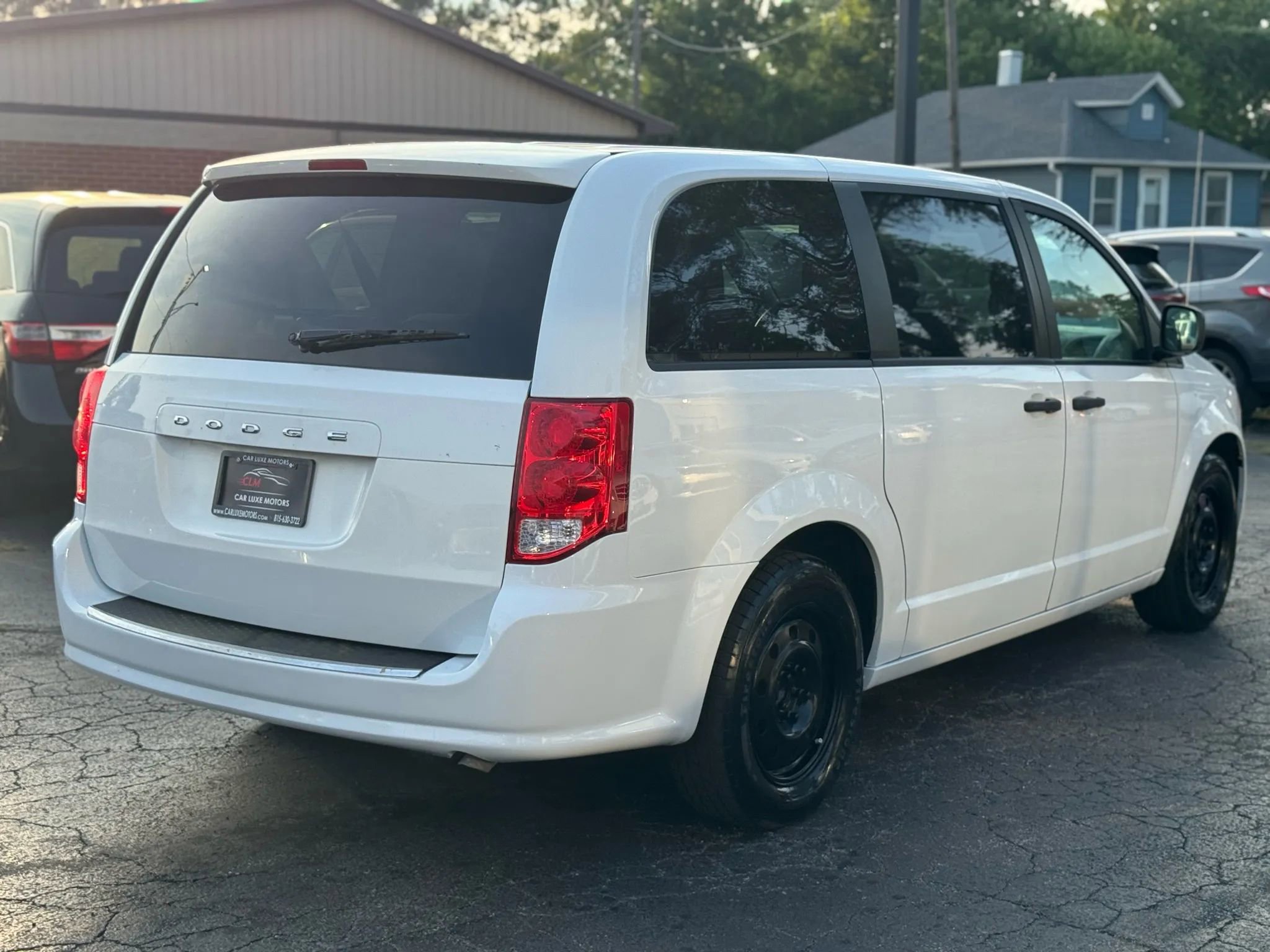 Used 2019 Dodge Grand Caravan SE image 4