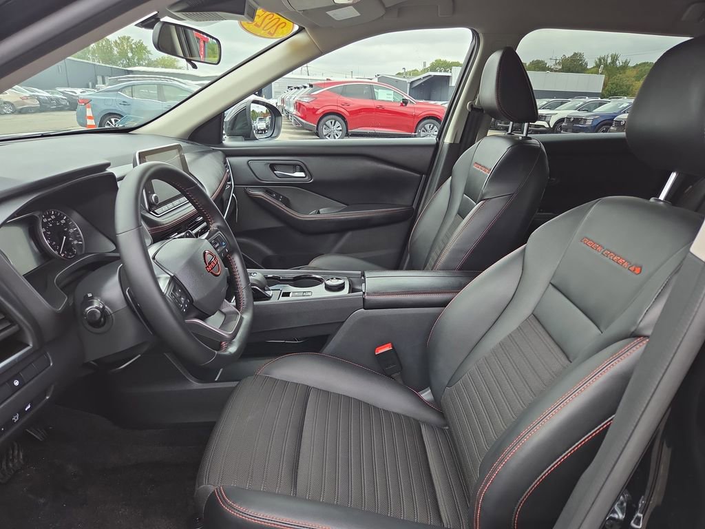 Certified 2025 Nissan Rogue SV image 18