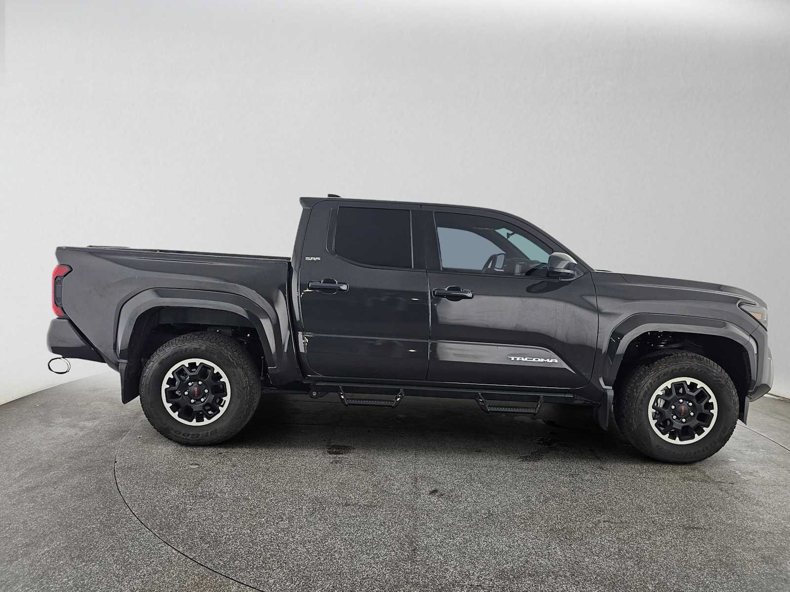Used 2025 Toyota Tacoma SR5 AWD/4WD image 2