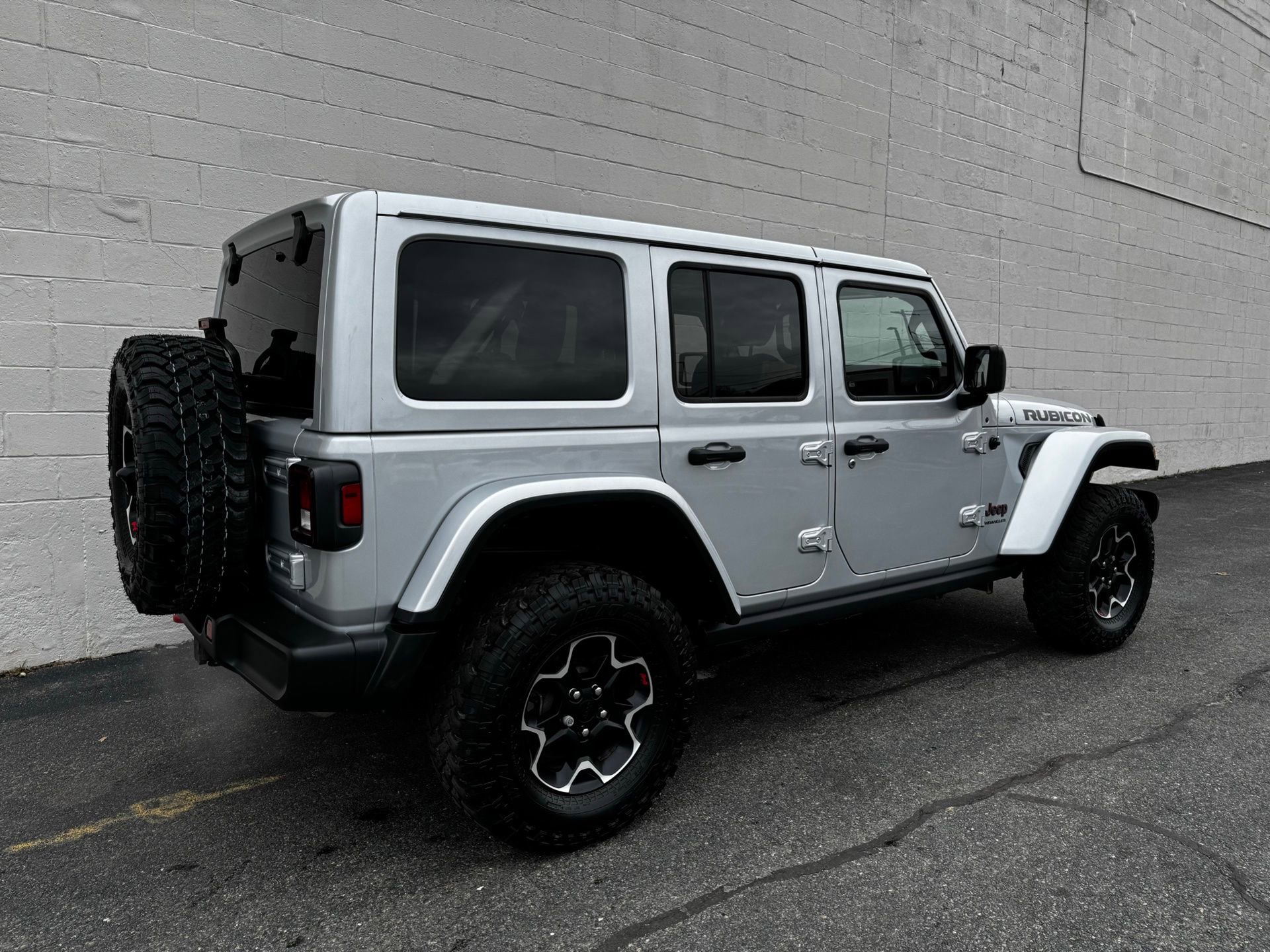 Used 2023 Jeep Wrangler Unlimited Rubicon w/ Cold Weather Group image 6