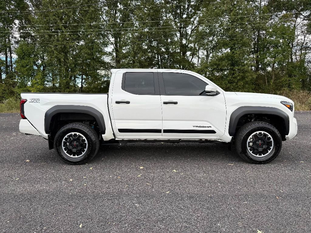 Used 2024 Toyota Tacoma TRD Off-Road image 10