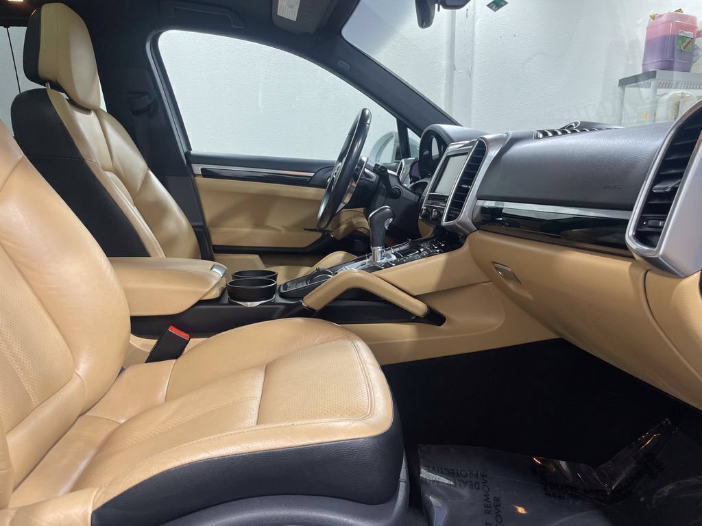 Used 2016 Porsche Cayenne AWD/4WD image 19