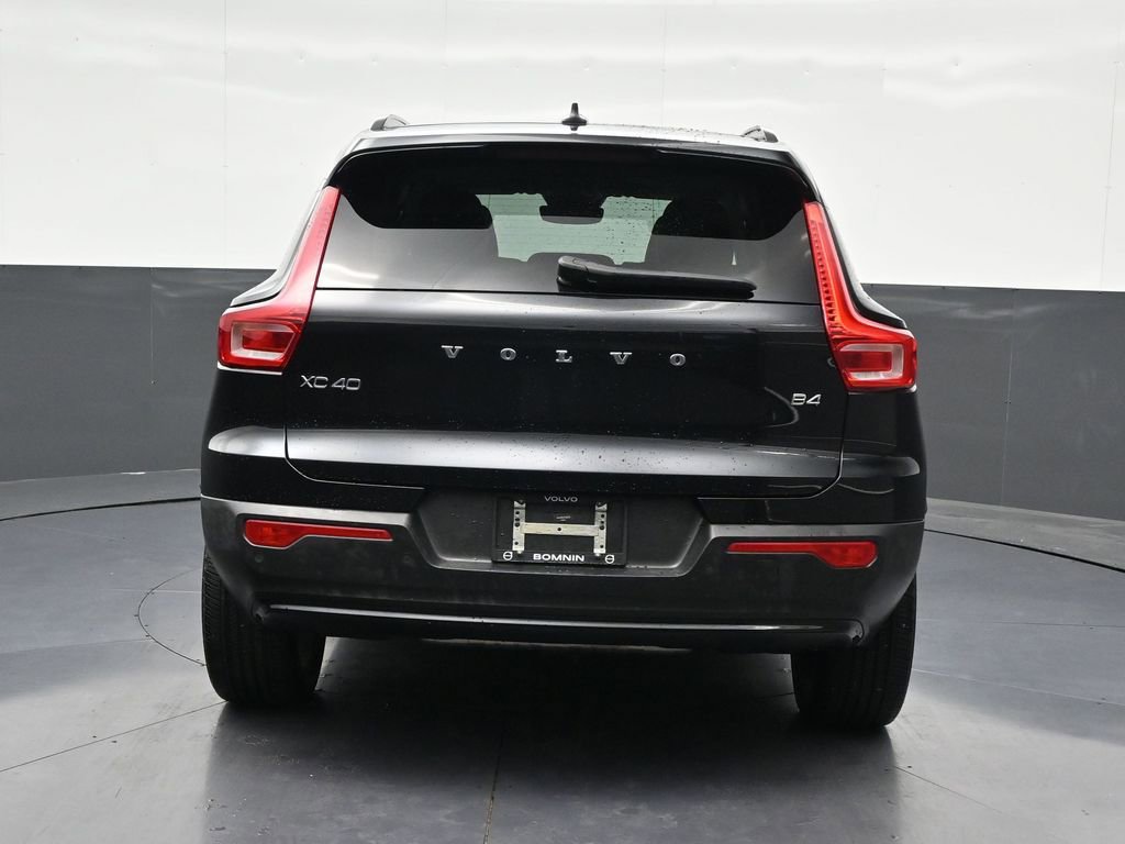 Used 2023 Volvo XC40 B4 Ultimate image 5