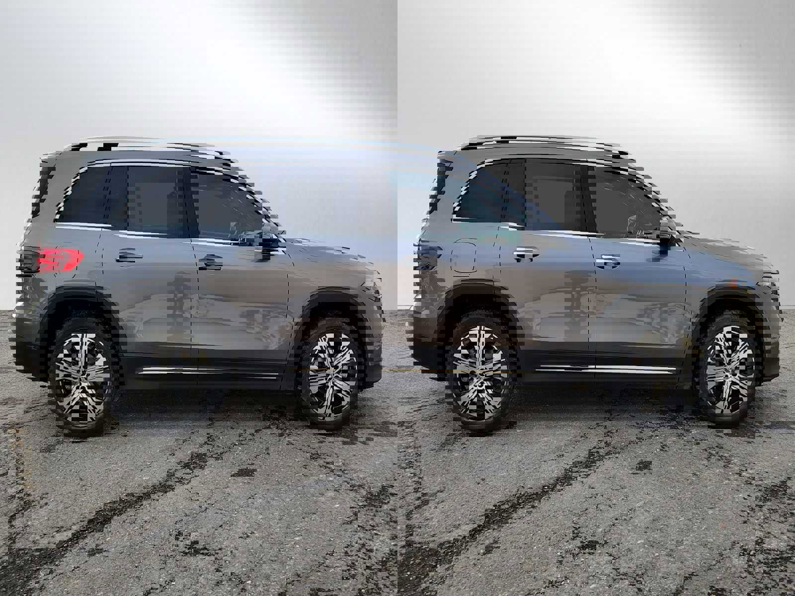 Used 2025 Mercedes-Benz EQB 350 4MATIC SUV image 9