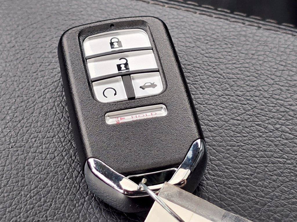 Used 2025 Honda Pilot Touring image 35