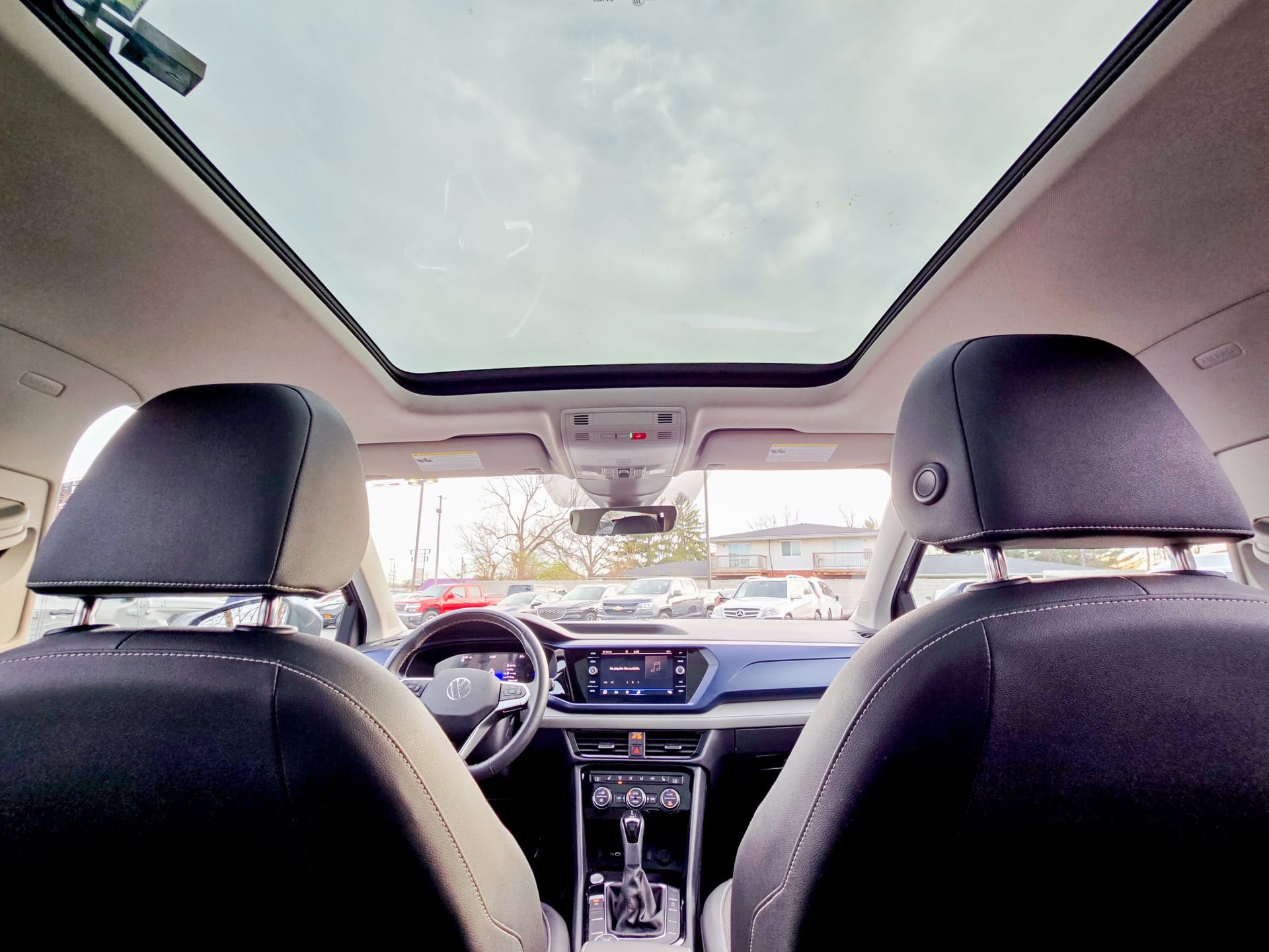 Used 2024 Volkswagen Taos SE w/ Panoramic Sunroof Package image 24