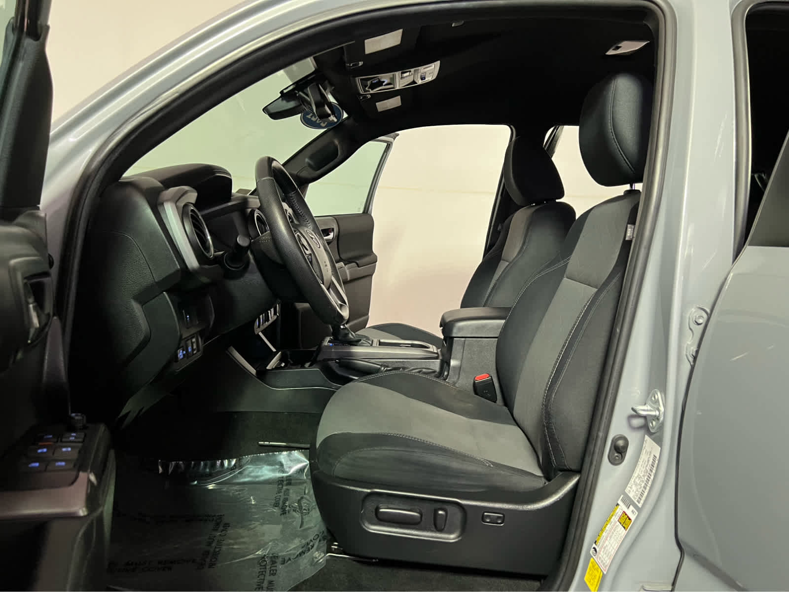 Used 2021 Toyota Tacoma TRD Off-Road w/ Technology Package image 18