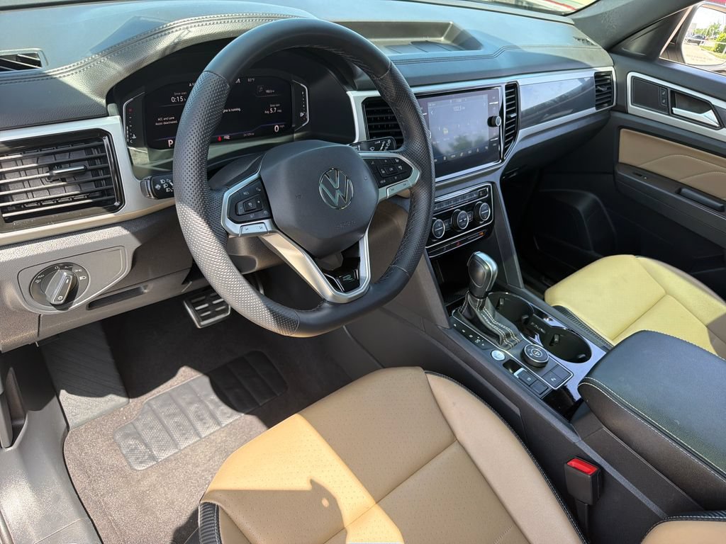Used 2023 Volkswagen Atlas Cross Sport SEL R-Line AWD/4WD image 8
