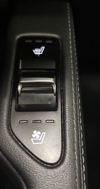 Used 2022 Kia Telluride SX w/ Towing Package FWD image 35