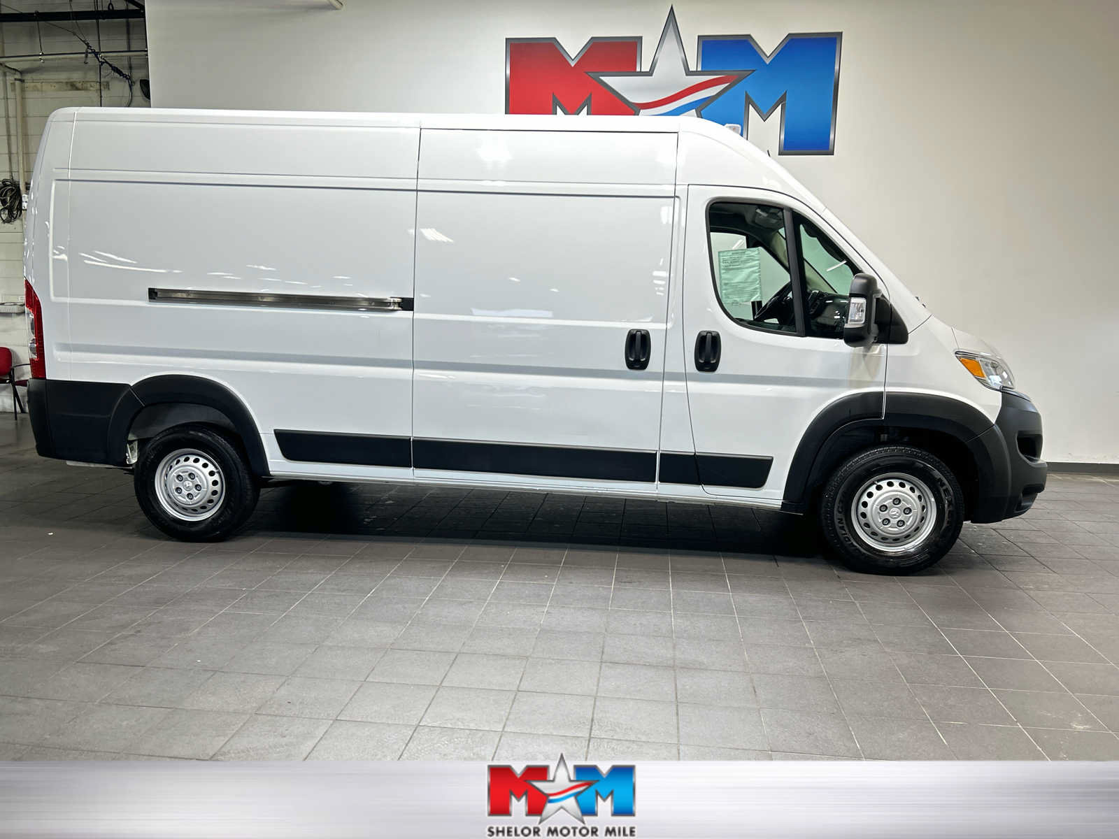 Used 2024 RAM ProMaster 2500 w/ Convenience Group FWD image 1