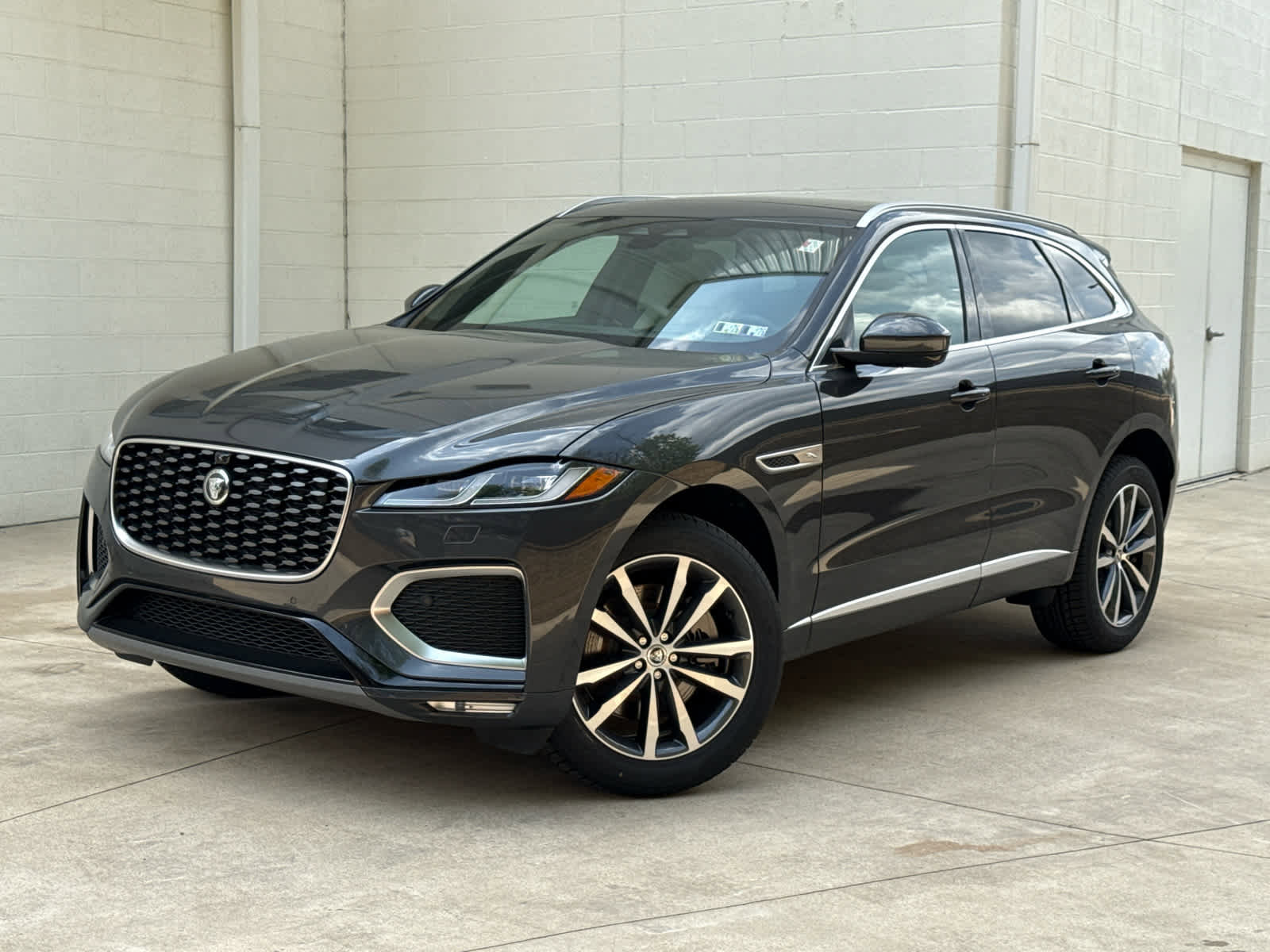 Used 2026 Jaguar F-PACE R-Dynamic S image 1