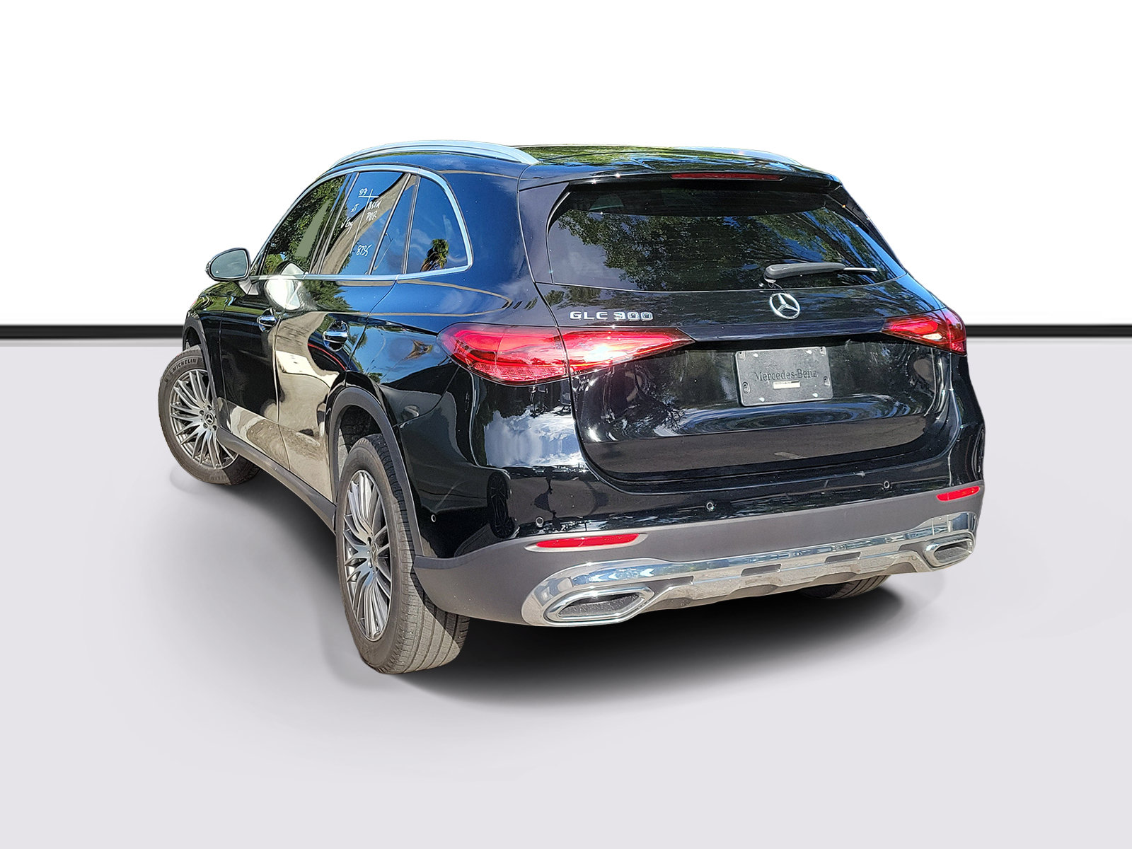 Used 2024 Mercedes-Benz GLC 300 image 3