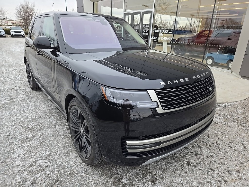 Certified 2023 Land Rover Range Rover SE image 3