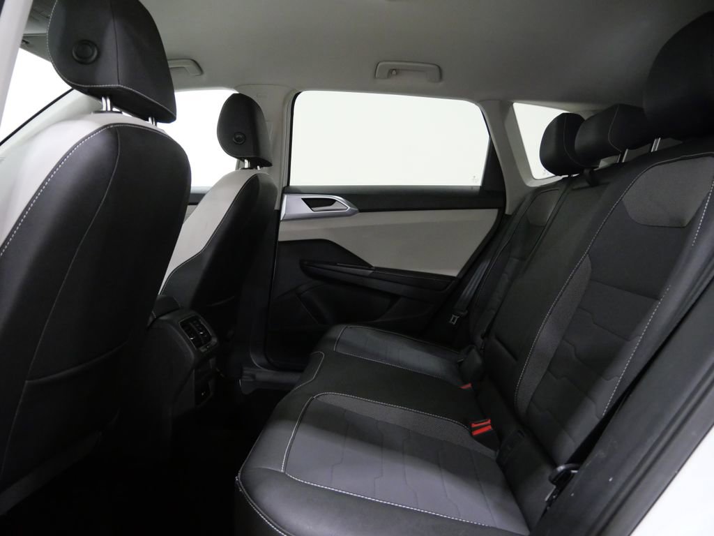 Used 2025 Volkswagen Taos SE AWD/4WD image 23