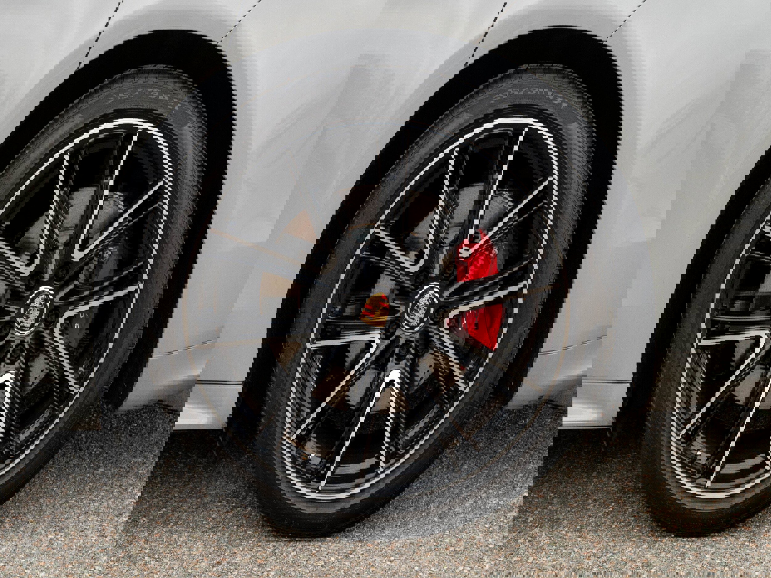 Used 2022 Porsche Panamera GTS w/ Premium Package image 17