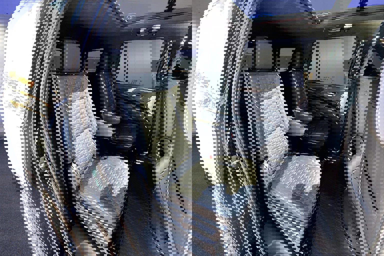 Used 2023 Cadillac Escalade Premium Luxury Platinum image 26