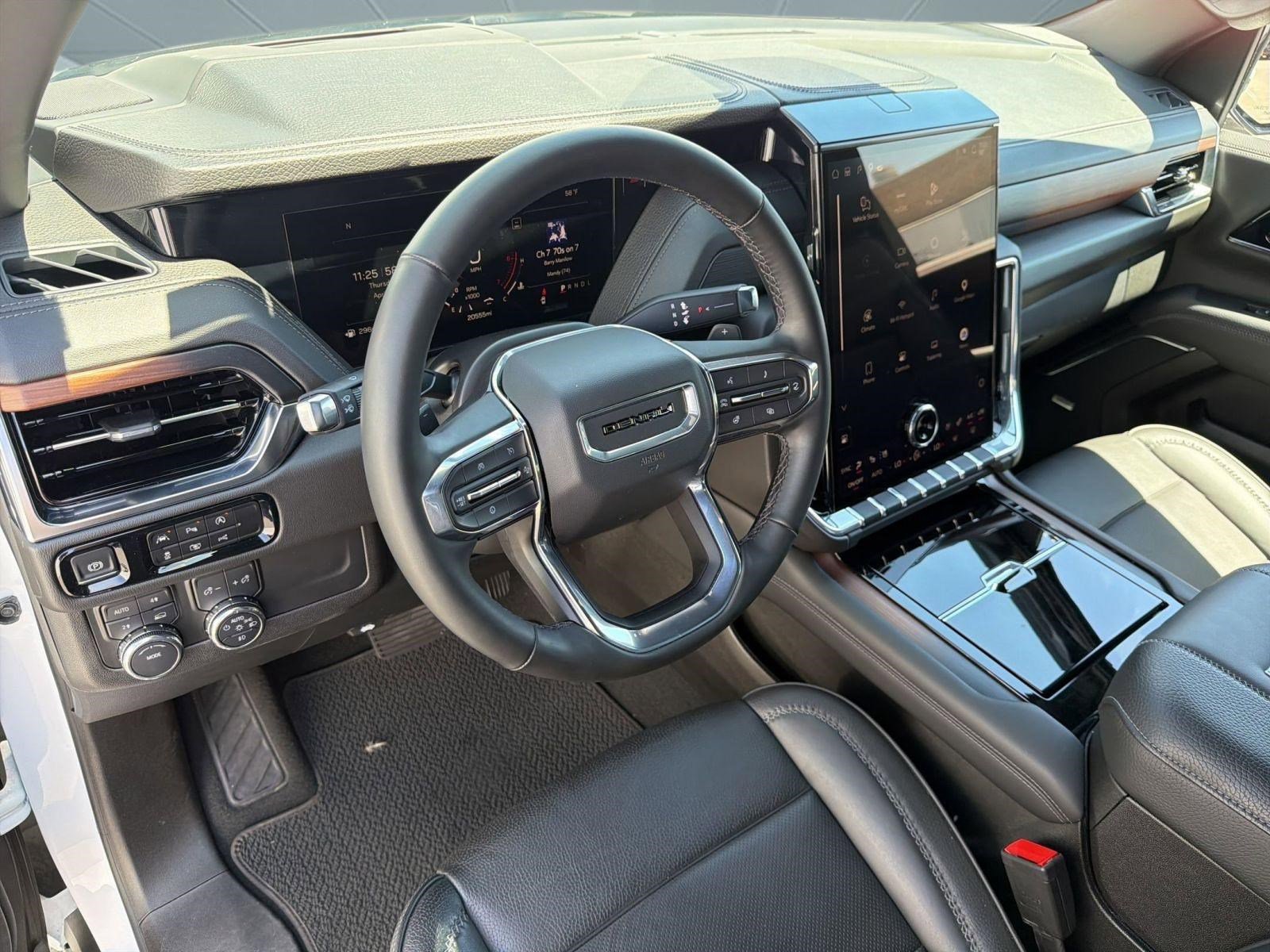 Used 2025 GMC Yukon XL Denali AWD/4WD image 3