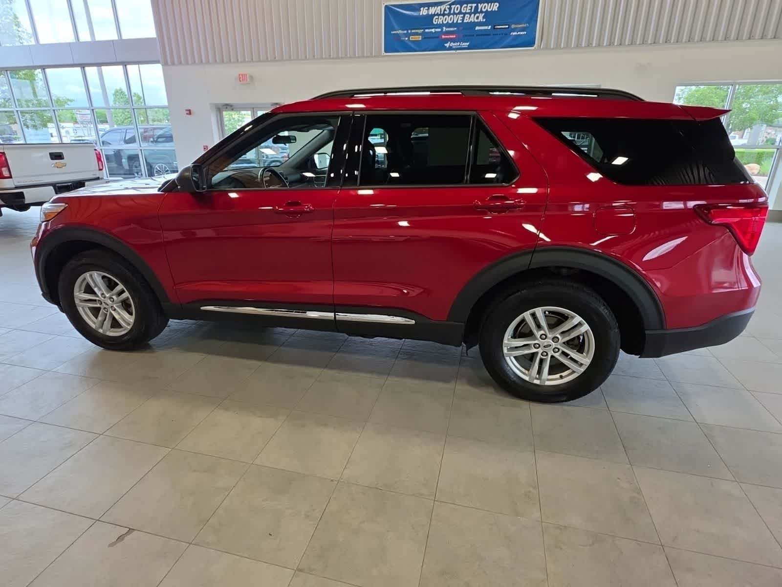 Used 2023 Ford Explorer XLT w/ Equipment Group 202A AWD/4WD image 12