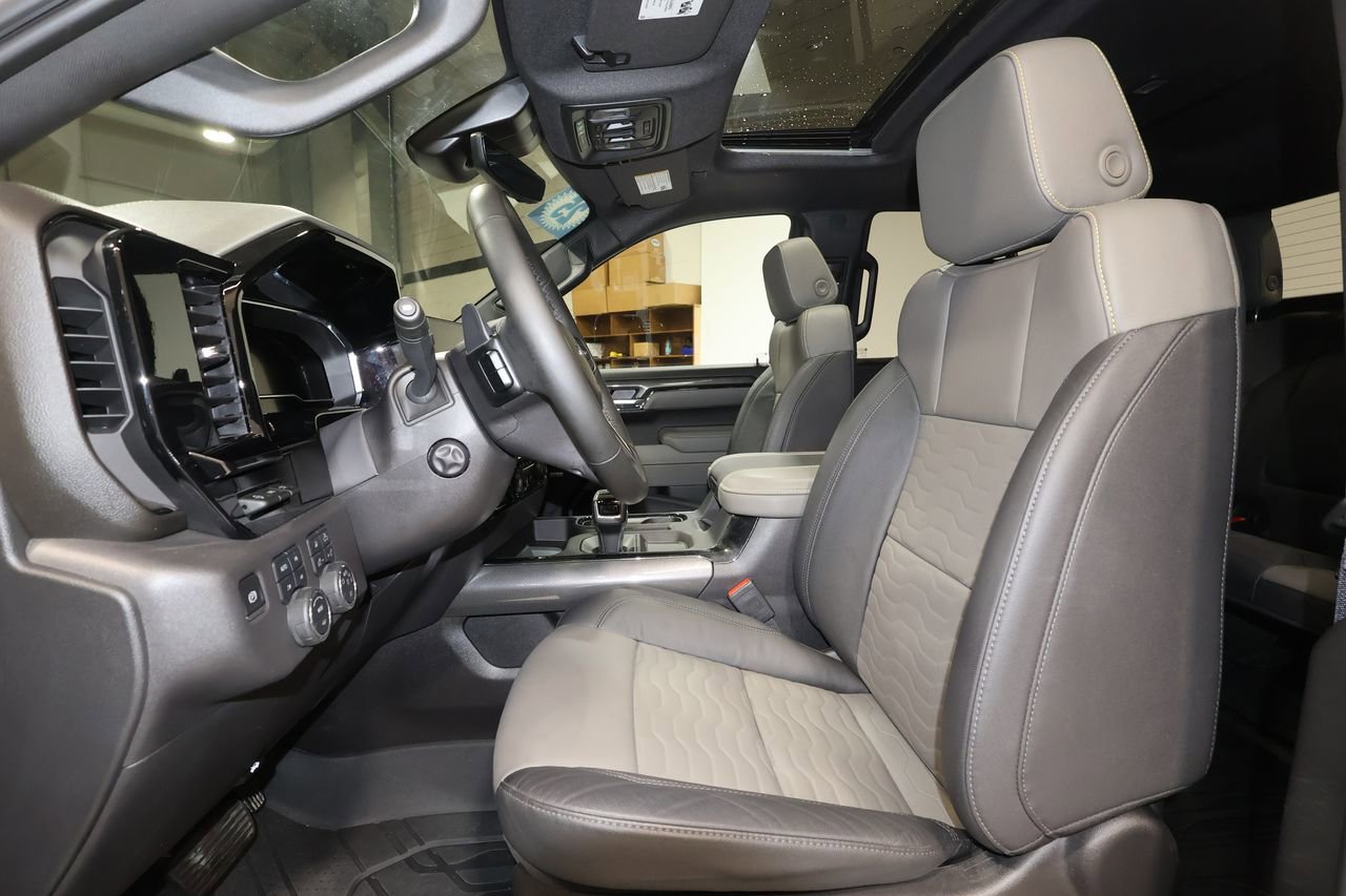 Used 2025 Chevrolet Silverado 1500 ZR2 w/ Technology Package image 24