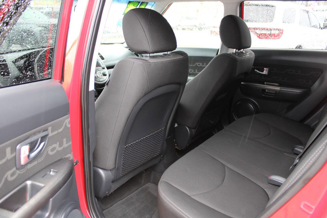 Used 2013 Kia Soul + w/ Audio Pkg image 25