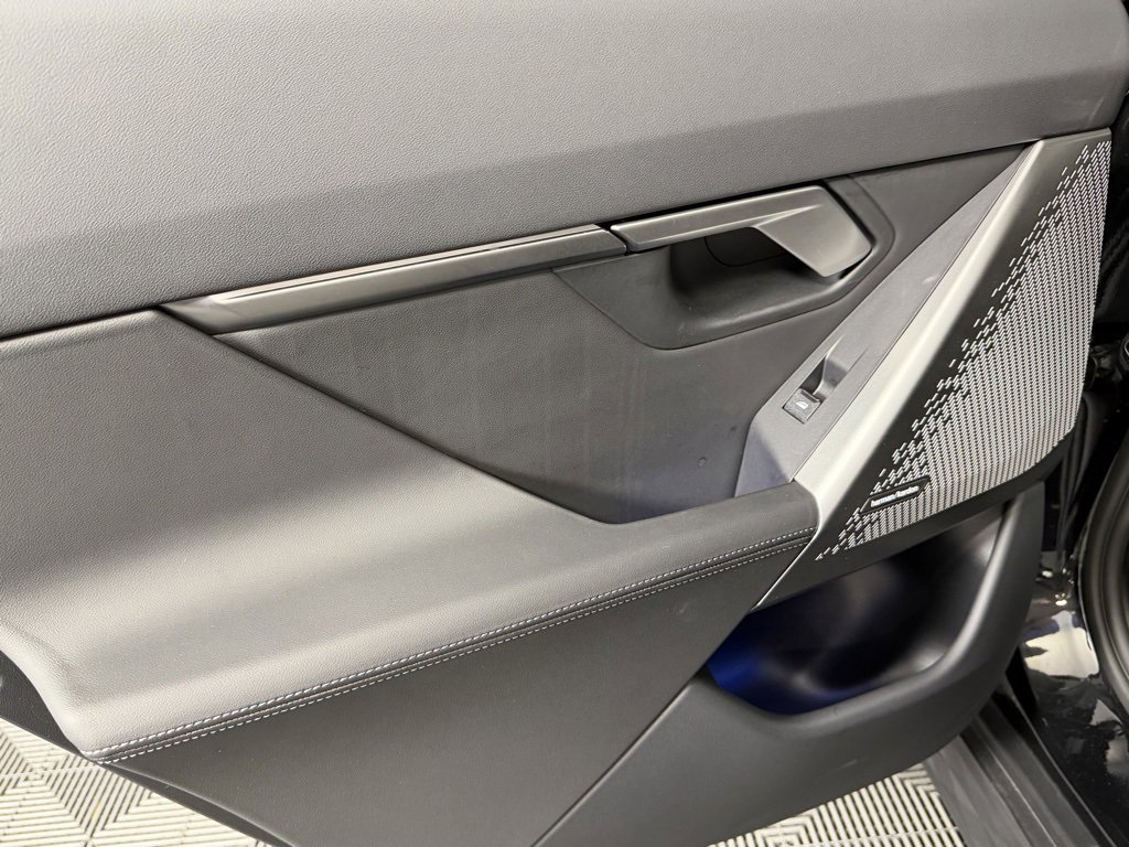 Used 2025 BMW i5 xDrive40 w/ Premium Package image 28