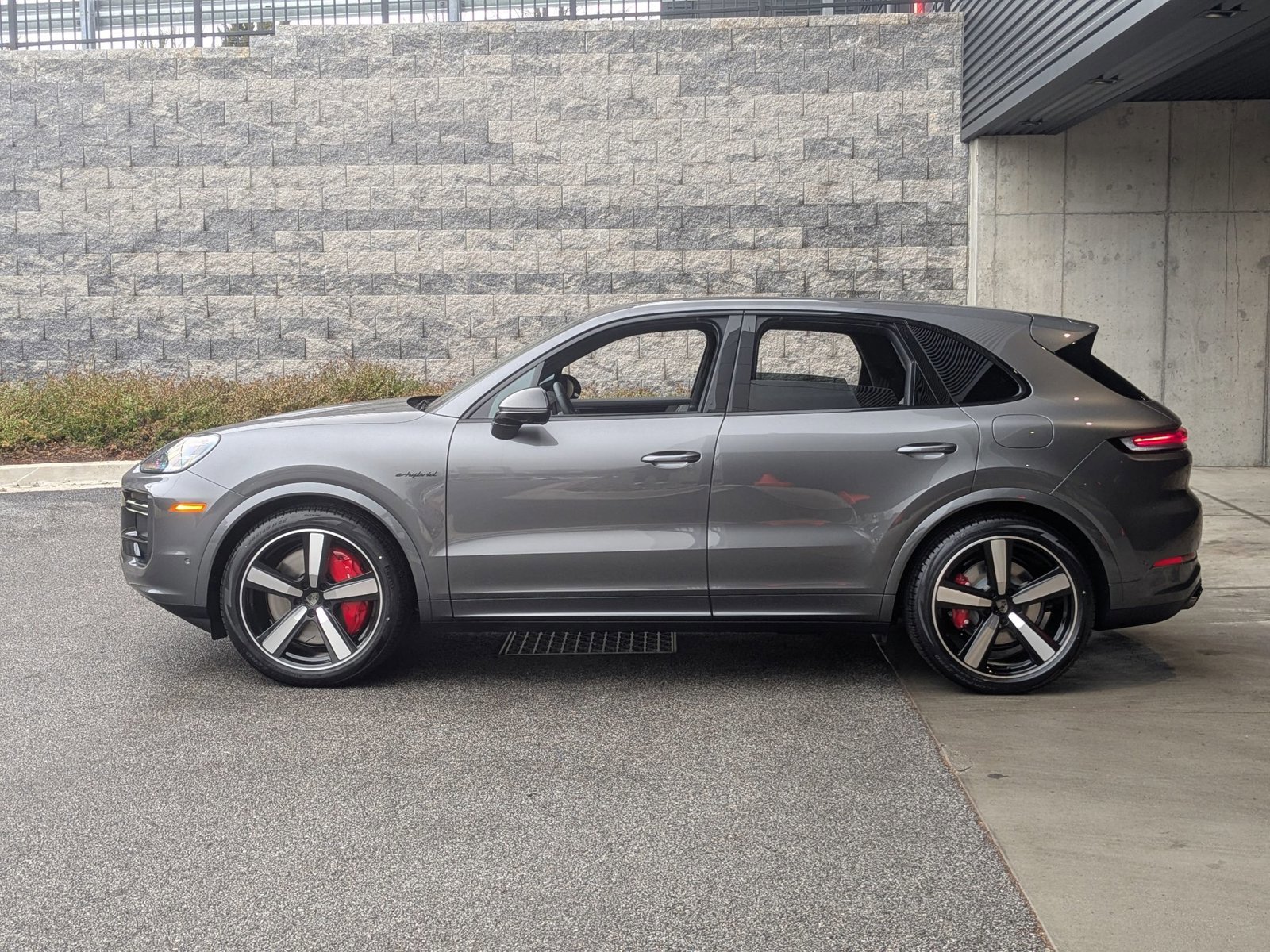 New 2026 Porsche Cayenne Turbo image 2