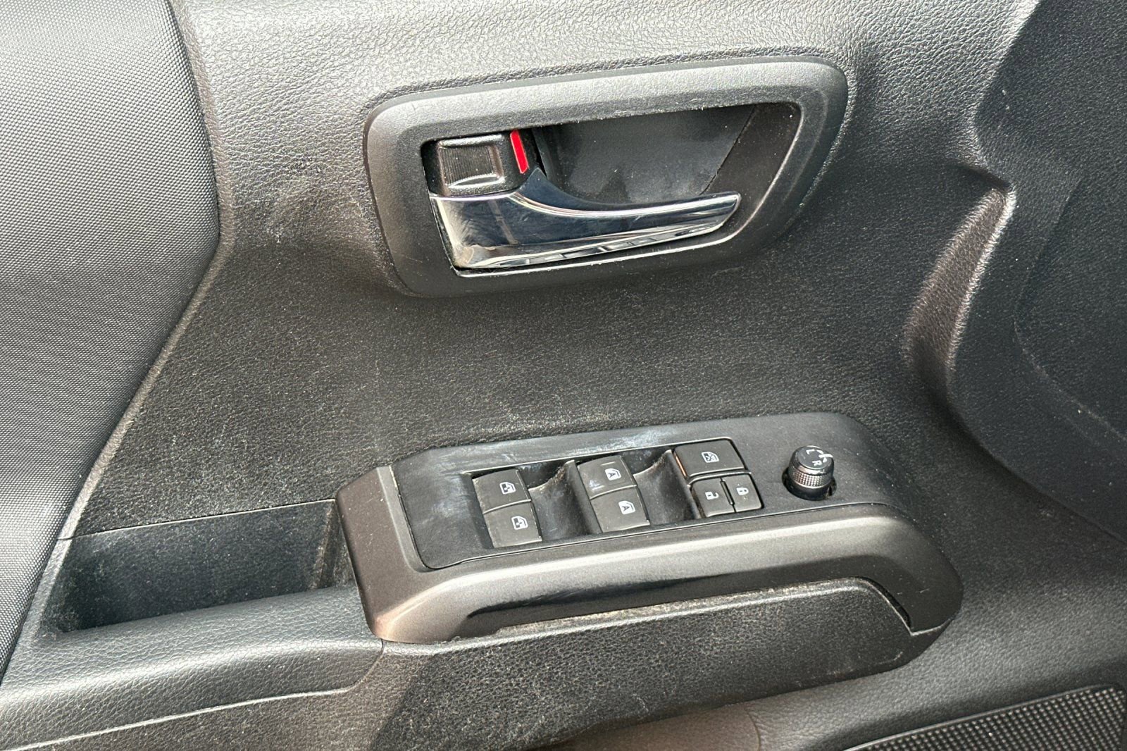 Used 2022 Toyota Tacoma TRD Sport w/ TRD Premium Sport Package image 14