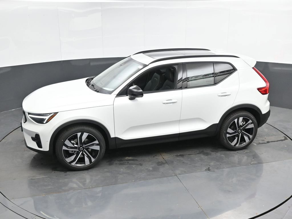 New 2025 Volvo XC40 B5 Plus w/ Protection Package Premier image 35